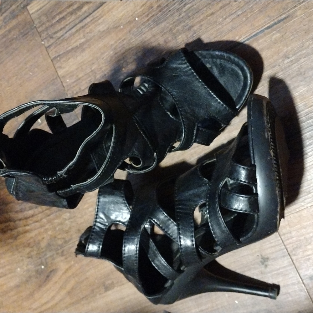 GUC Black Caged Open Toe Booties
